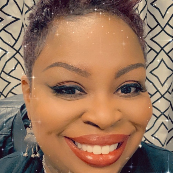 Hi! It’s me, PoshmarkSonya! 👋🏾 - Picture 1 of 2